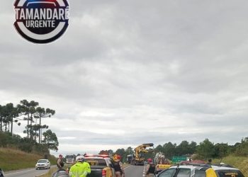 Retirada de caminhão que saiu da pista causa transtornos no Contorno Norte nesta quinta-feira