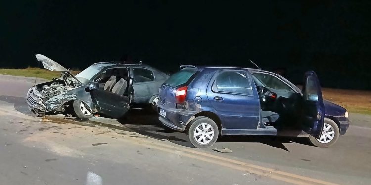 Acidente grave entre veículos em Almirante Tamandaré