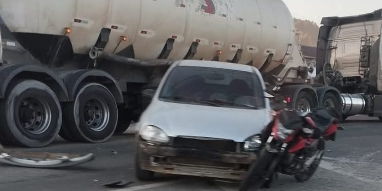 Motociclista sofre acidente na Rodovia dos Minérios