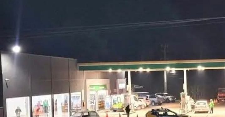 Rio Branco do Sul | Homens são baleados dentro de carro em posto de combustíveis; um morreu na hora