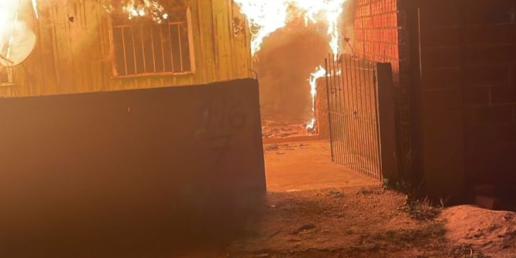 Família que chegou de Manaus há pouco mais de um mês perde tudo em incêndio