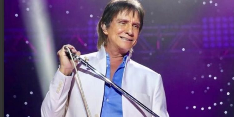 Roberto Carlos anuncia show em Curitiba