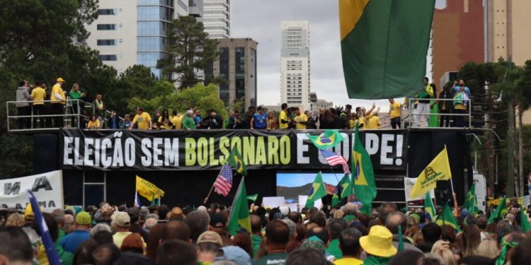 Manifestação em Curitiba pede anistia para Bolsonaro