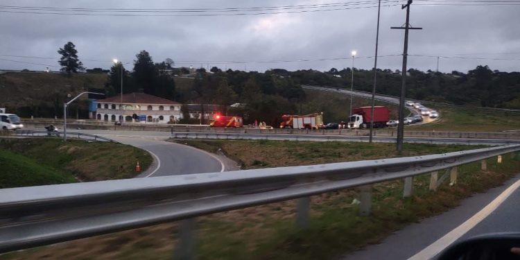 Motociclista fica ferida em acidente no Contorno Norte