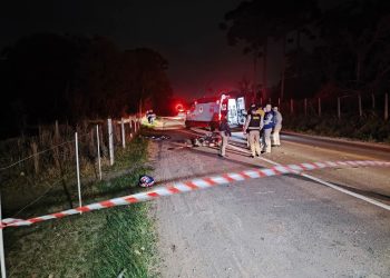 Motoboy morre após cair e bater em cerca;