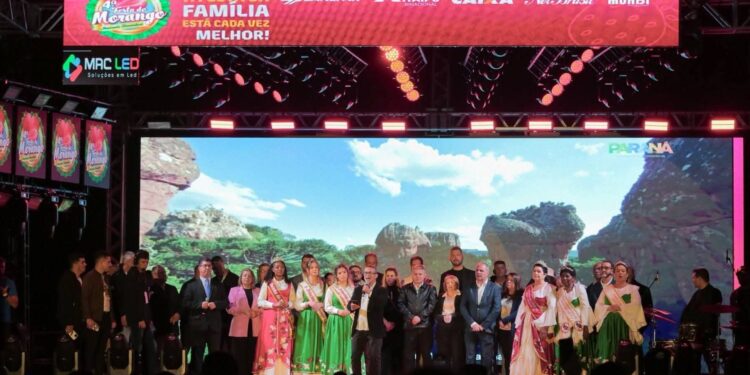 Prefeito de Almirante Tamandaré comemora o sucesso do primeiro dia da 4ª Festa do Morango 🍓