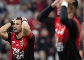 ⚽ Athletico-PR perde para o Atlético-GO por 3 a 0, mas segue no G4 do Brasileirão série B
