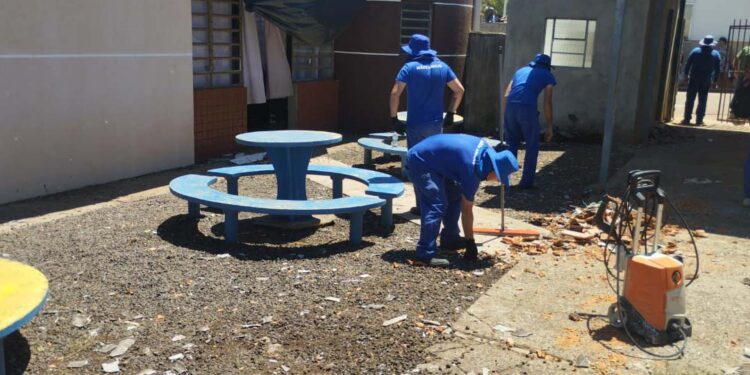 Paraná coloca presos para reconstruir escolas e Apae de Rio Bonito do Iguaçu
