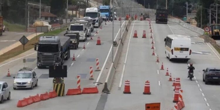 Às vésperas da inauguração da segunda etapa da Rodovia dos Minérios, trânsito tem lentidão em Almirante Tamandaré