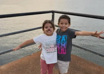 Irmãos de 4 anos morrem afogados em chácara; polícia apura o caso