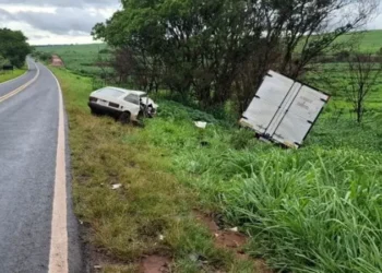 Colisão frontal na PR-317 deixa um morto e um ferido grave no Norte do Paraná