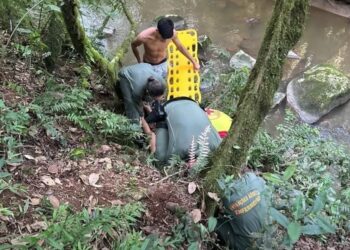 Jovem de 16 anos é retirada por aeronave após acidente em área isolada de Bocaiúva do Sul