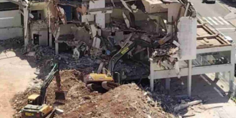 Trabalhador morre soterrado por máquina em obra no Paraná