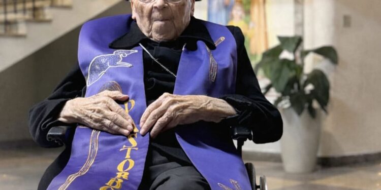 Na véspera dos seus 100 anos, ele continua ensinando — agora, principalmente no silêncio. 🙏