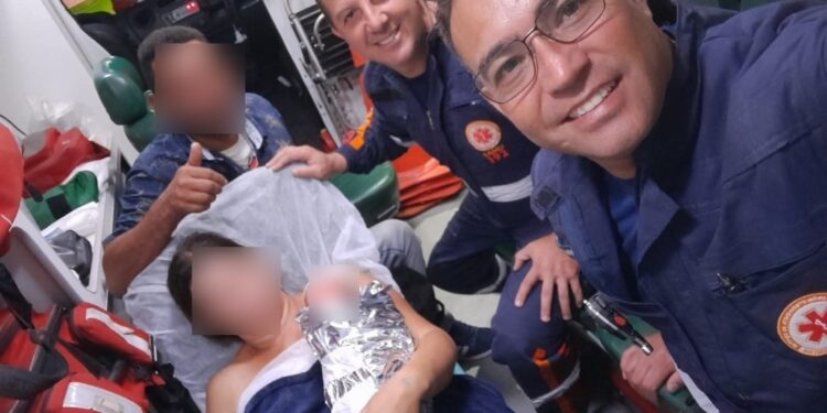 Parto emocionante acontece dentro de ambulância do SAMU em Rio Branco do Sul