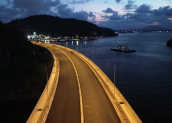 Primeiros testes de luz mostram como a Ponte de Guaratuba ficará à noite
