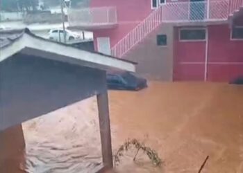 Chuva forte causa transtornos em bairros de Rio Branco do Sul