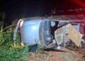 Cinco pessoas ficam feridas após carro capotar na PR-182; três estão em estado grave