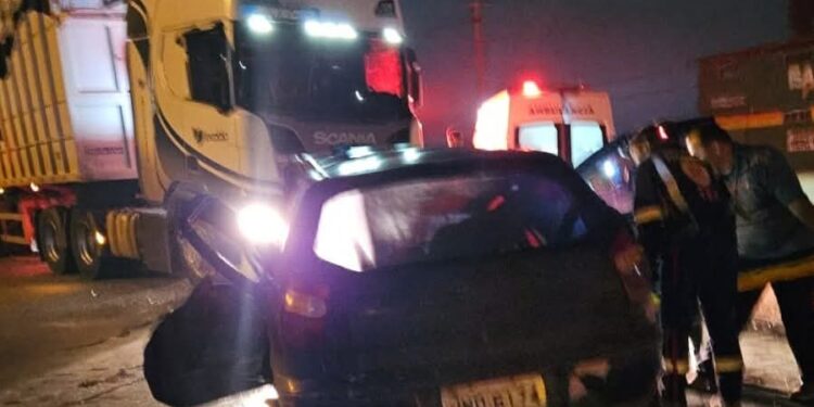 Jovem de 24 anos morre em colisão frontal com carreta na Rodovia dos Minérios