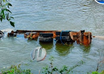 CerroAzul | Caminhão volta a aparecer no Rio Ribeira após nível da água baixar