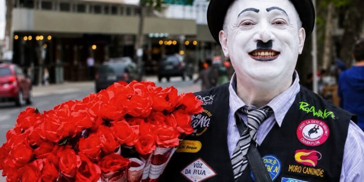 Morre aos 47 anos o “Charles Chaplin” de Balneário Camboriú, vendedor de flores que emocionou o Brasil