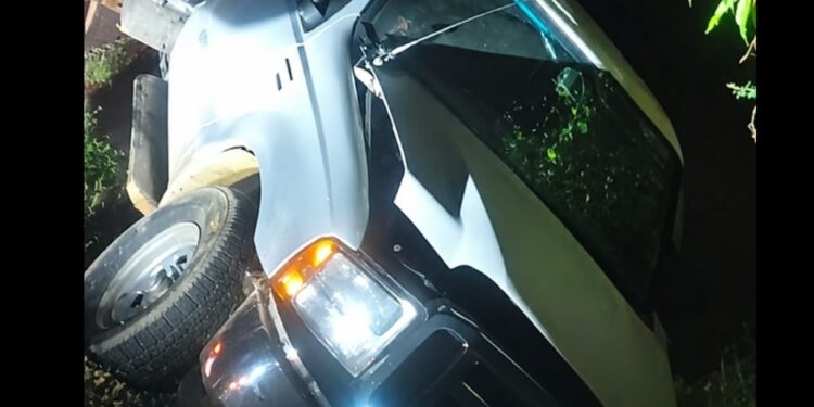 Acidente entre carro e caminhão-guincho mobiliza equipes de resgate na Rota da Princesa, em Rio Branco do Sul